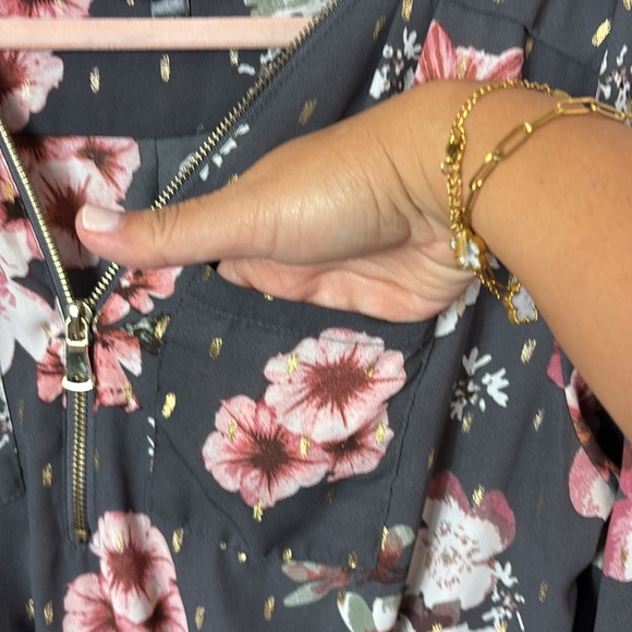 J for Justify Grey Gold Blush Floral Top Partial Zipper neckline size large - Picture 5 of 9